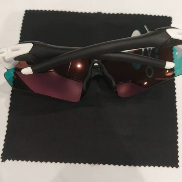 Oakley Men’s Cycling/Outdoor Sports Sunglasses - Picture 4 of 4